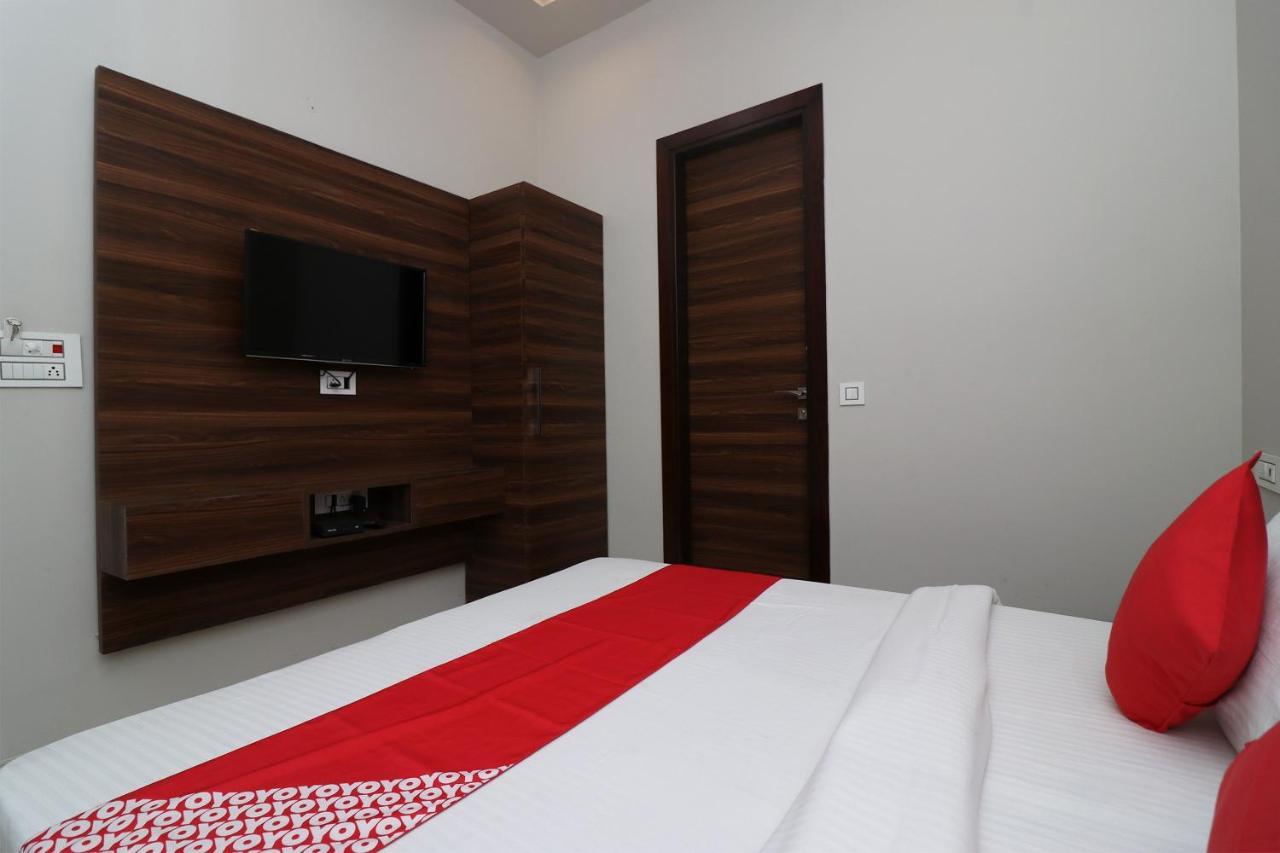 Oyo 38799 Savoy Guest House Pānīpat Eksteriør bilde