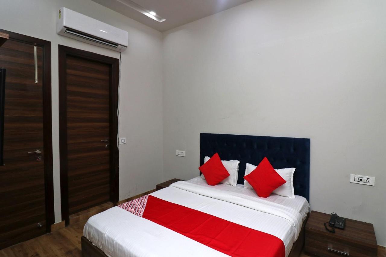 Oyo 38799 Savoy Guest House Pānīpat Eksteriør bilde