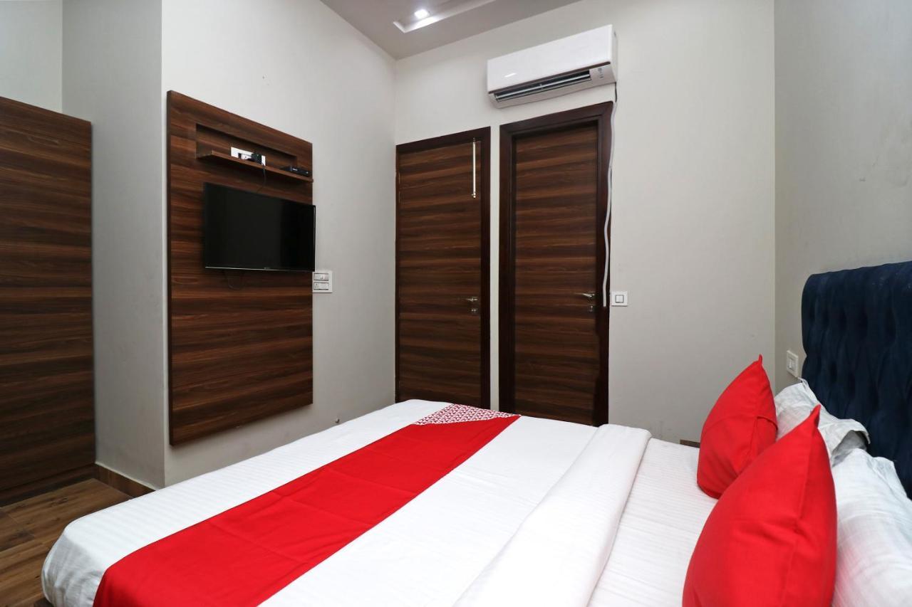 Oyo 38799 Savoy Guest House Pānīpat Eksteriør bilde
